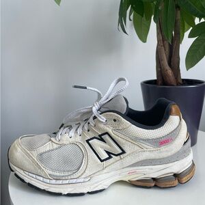 Women Size 8.5 New Balance 2002R
Warm Alpaca Running Shoes Men Size 7